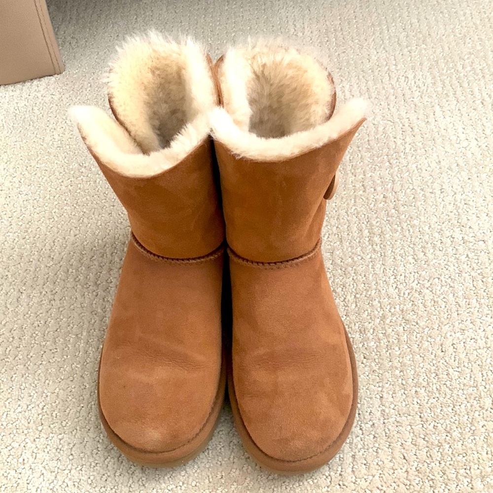 Ugg Bailey Button Il - image 2